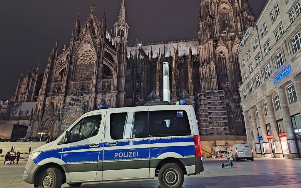 Controlli anti-terrorismo nella Cattedrale di Colonia