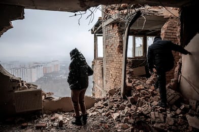 Ucraina, Zelensky: Brutali attacchi terroristici dei russi su Kherson