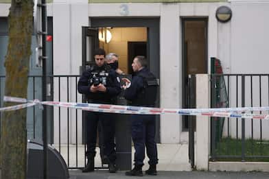 Francia, madre e 4 figli trovati morti in casa: arrestato il padre