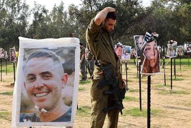 Israele, i superstiti del 7 ottobre fanno causa all'intelligence