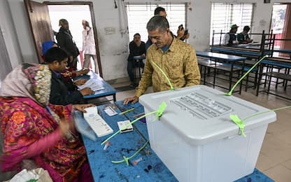 Bangladesh, chiuse le urne: inizia lo scrutinio dei voti