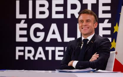 Francia, Macron: “Sei mesi di congedo parentale a entrambi i genitori”