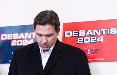Primarie Usa 2024, DeSantis si ritira dalla corsa e appoggia Trump