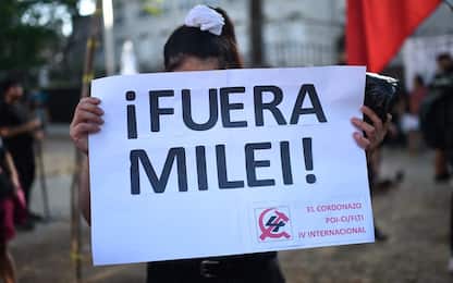 Argentina, migliaia in piazza a Buenos Aires per sciopero contro Milei
