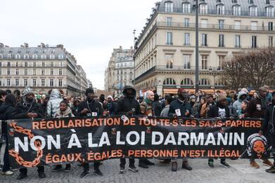 Francia, legge sui migranti bocciata dalla Corte Costituzionale