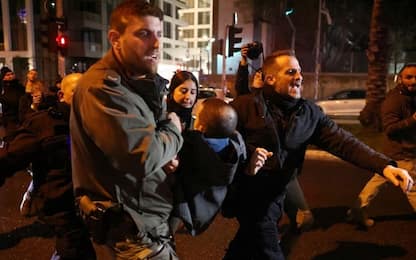 Israele, a Tel Aviv corteo contro governo: scontri con polizia