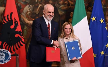 Migranti, accordo Italia-Albania convalidato da Corte Costituzionale