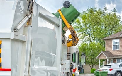 New Hampshire, donna nel camion della spazzatura: gravemente ferita