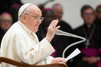 Papa apre Anno Giudiziario: "Non leggo discorso, ho bronchite"