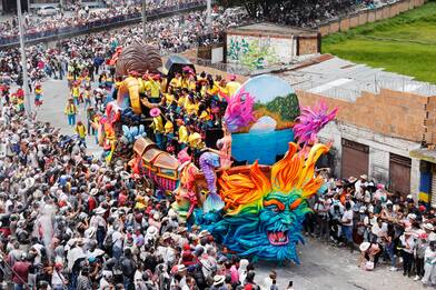 Carnevale, le parate e i carri allegorici più belli nel mondo. FOTO