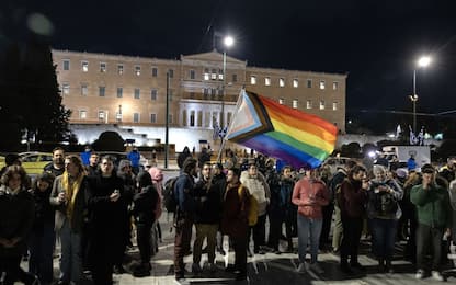 Grecia, Parlamento approva legge su matrimoni omosessuali