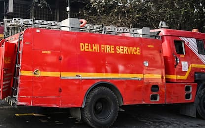 India, incendio in una fabbrica di vernici a New Delhi: 11 morti