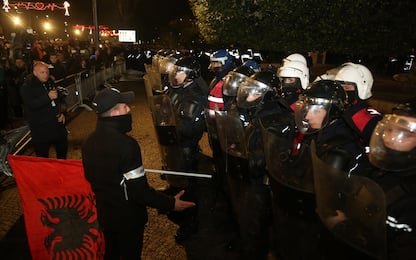 Albania, proteste contro governo a Tirana: scontri e lancio di molotov