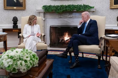 Meloni incontra Biden: "Sosteniamo mediazione Usa in Medioriente"