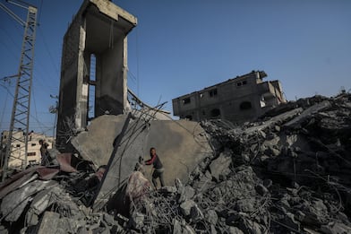 Israele-Hamas, a Gaza 17 morti in raid su Deir Balah e Jabalia