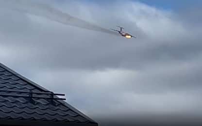Russia, aereo militare precipita vicino Mosca: 15 morti. VIDEO