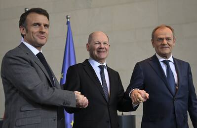 Ucraina, vertice Macron-Scholz-Tusk: armi a lungo raggio per Kiev