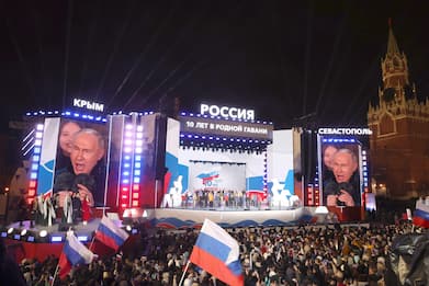 Ucraina-Russia, Putin festeggia le elezioni: "Crimea e Donbass nostri"