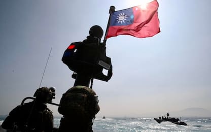 Taiwan, sale tensione con Cina: jet e navi da guerra intorno all'isola