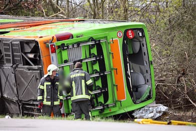 Germania, pullman Flixbus si ribalta vicino a Lipsia: morti e feriti