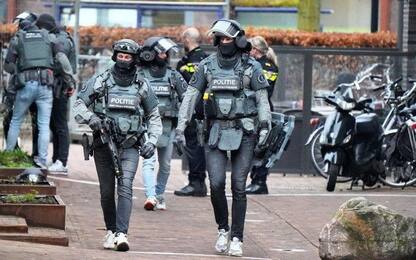 Olanda, paura in un locale: uomo prende ostaggi, poi si arrende. FOTO