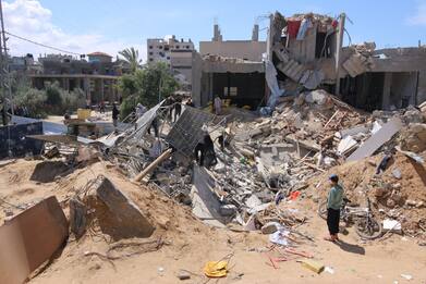 Israele–Hamas, al Cairo i negoziati. Raid su persone in attesa. LIVE