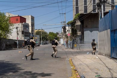 Haiti, polizia ferma attacco di bande armate al palazzo nazionale