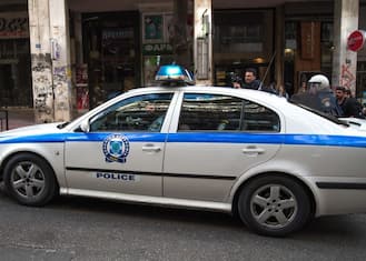 Grecia, femminicidio choc: uccisa mentre è al telefono con la polizia