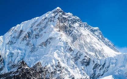 La Cina riapre il monte Everest dal Tibet agli scalatori