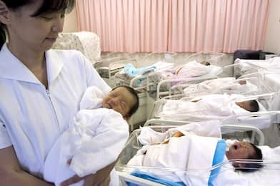 Pochi bimbi, la produzione di pannolini in Giappone vira sugli anziani