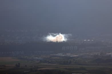 Israele prepara risposta al blitz dell'Iran, razzi da Hezbollah. LIVE