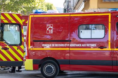 Francia, 14enne muore per malore dopo accoltellamento davanti a scuola