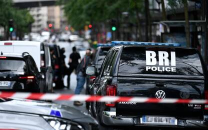 Parigi, uomo minaccia di farsi esplodere a consolato d'Iran: arrestato