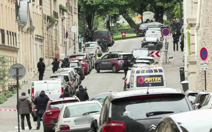 Parigi, minaccia di farsi esplodere al consolato d'iran: arrestato