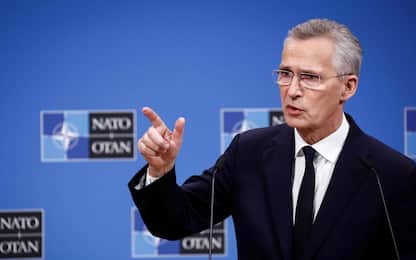 Stoltenberg: "Kiev può prevalere solo con forte aiuto Nato". LIVE