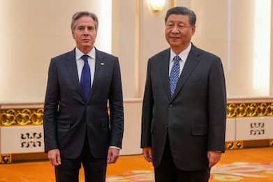 Blinken incontra Xi a Pechino: "Smettetela di aiutare Mosca o agiremo"