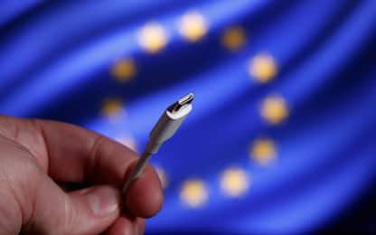 Aspettando le elezioni europee, l’Ue e il caricabatterie universale