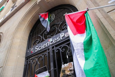 Proteste pro-Gaza, Sciences Po chiude la sede a Parigi per occupazione