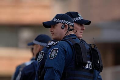 Australia, attacca polizia con coltello: ucciso 16enne "radicalizzato"
