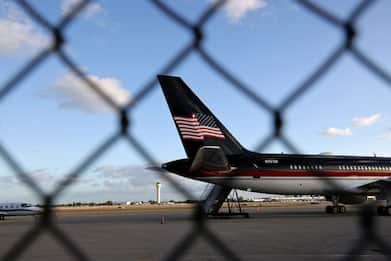 Usa, ala del Boeing di Trump urta un aereo in Florida: nessun ferito