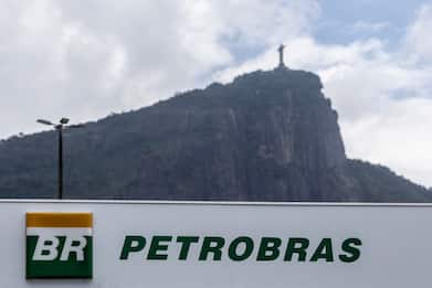 Brasile, il governo Lula licenzia il capo di Petrobras