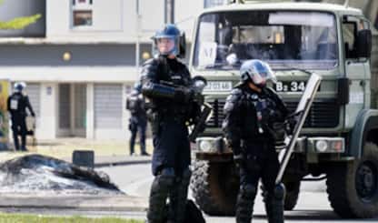 Nuova Caledonia proteste contro Francia: Macron impone stato emergenza