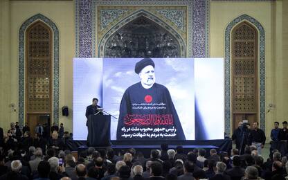 Iran, in corso  cerimonia funebre per il presidente iraniano Raisi