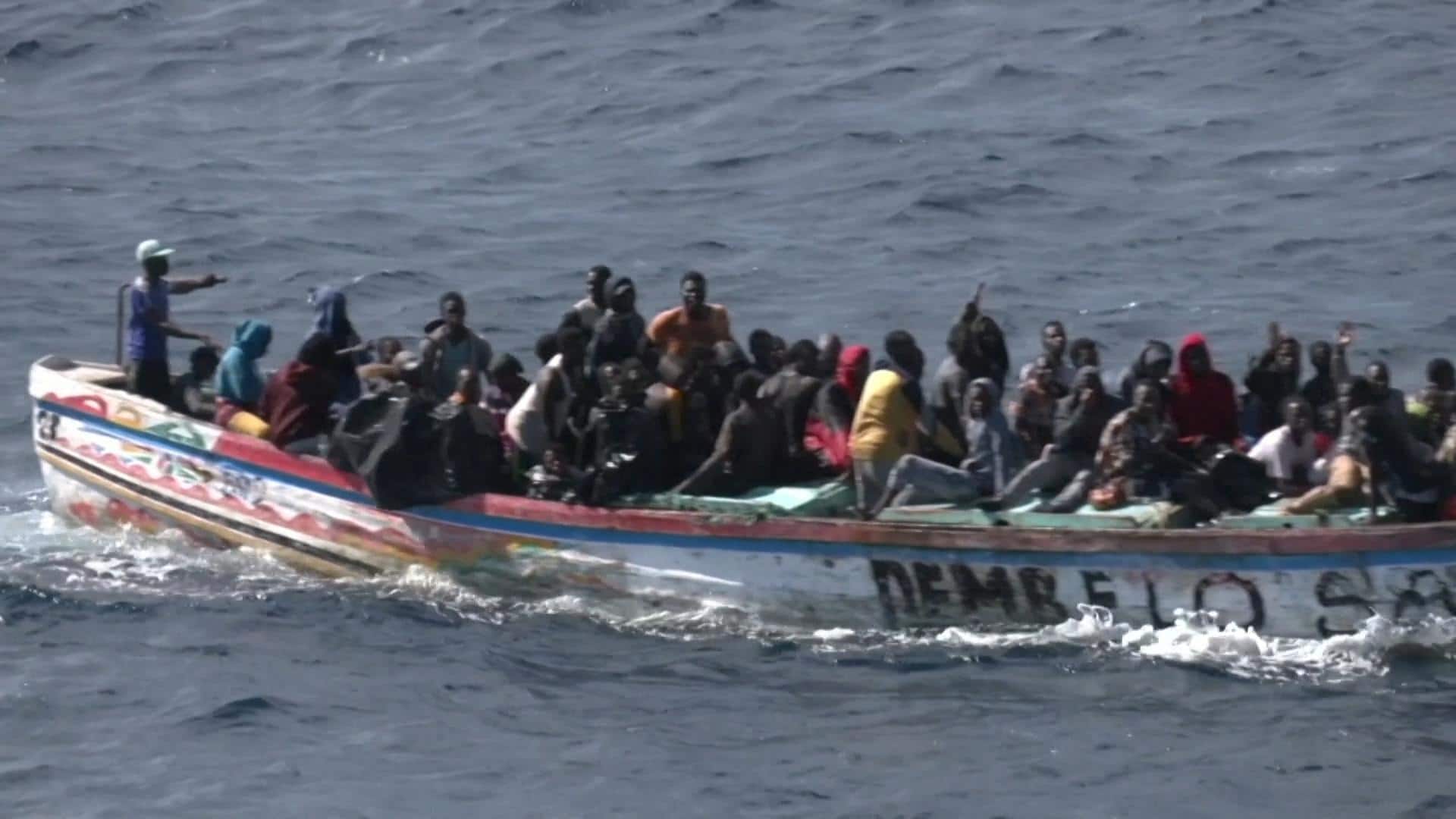 Migranti a bordo di una piccola imbarcazione
