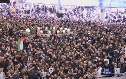 Iran, a Teheran una folla immensa per l'addio a Raisi