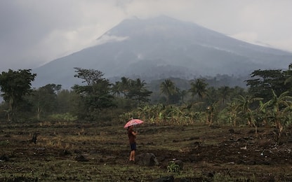 Filippine, allerta dopo eruzione vulcanica: 1500 persone evacuate