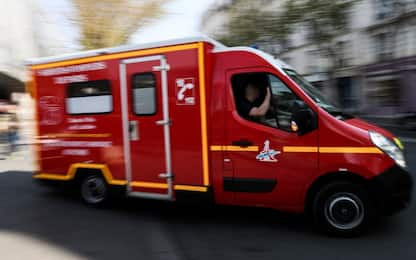 Francia, auto contro gruppo bambini in bici: 7 feriti di cui 3 gravi