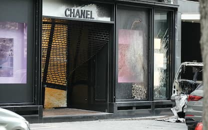Parigi, svaligiata la boutique Chanel sugli Champs-Elysées 