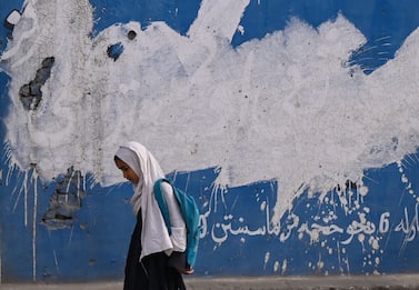 L'apartheid delle ragazze afghane: non vanno a scuola da mille giorni