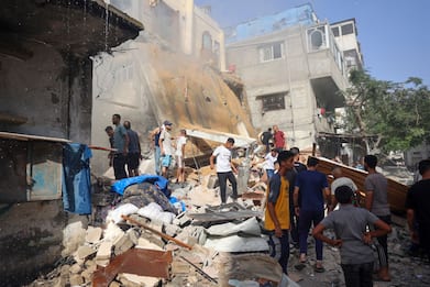 Israele-Hamas, attacchi su Gaza dopo annuncio stop umanitario. LIVE